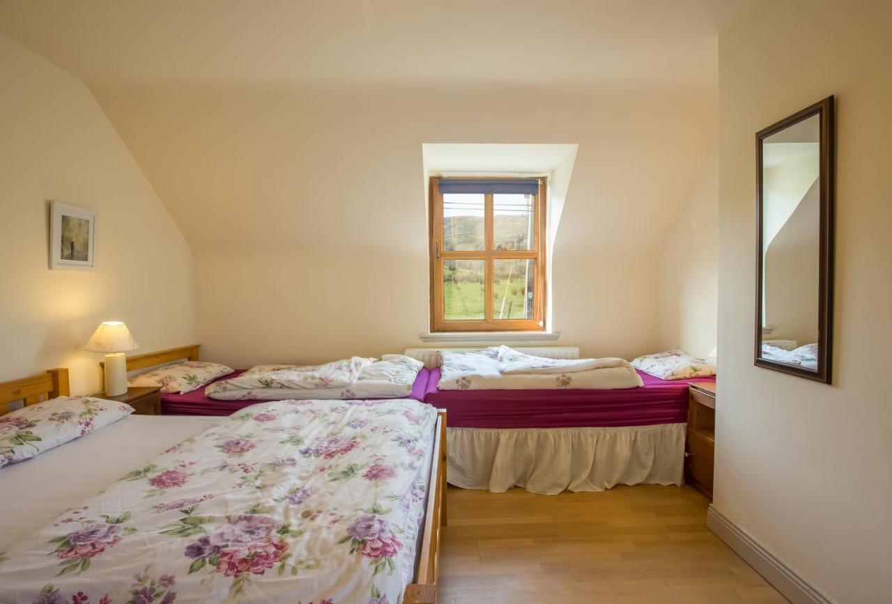 Mount Brandon Hostel Cloghane Exterior photo